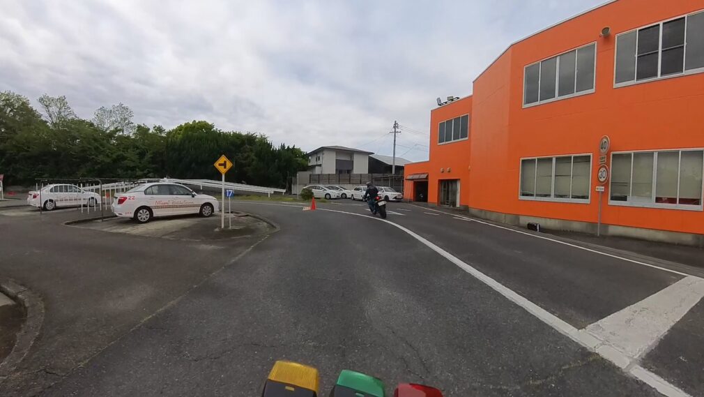 スクール